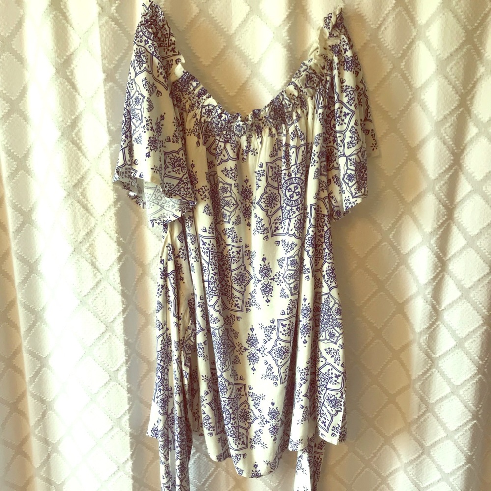 NWOT Geo print off the shoulder top